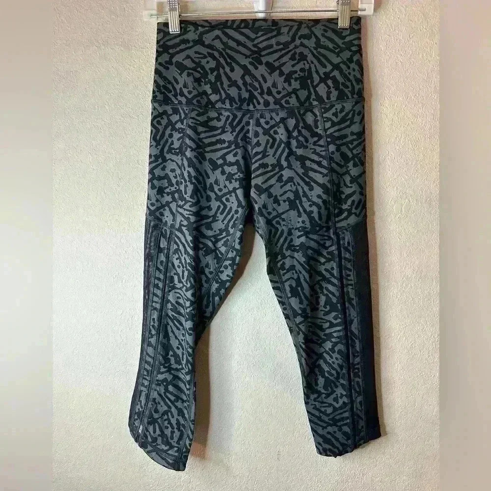 Lululemon Hot To Street Crop Biggie Brushed Animal Coal Black/Black sz 6